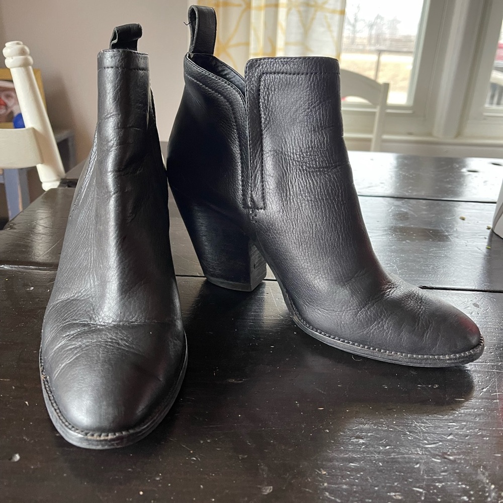 Dolce Vita Booties Leather Pull On Black Size 9